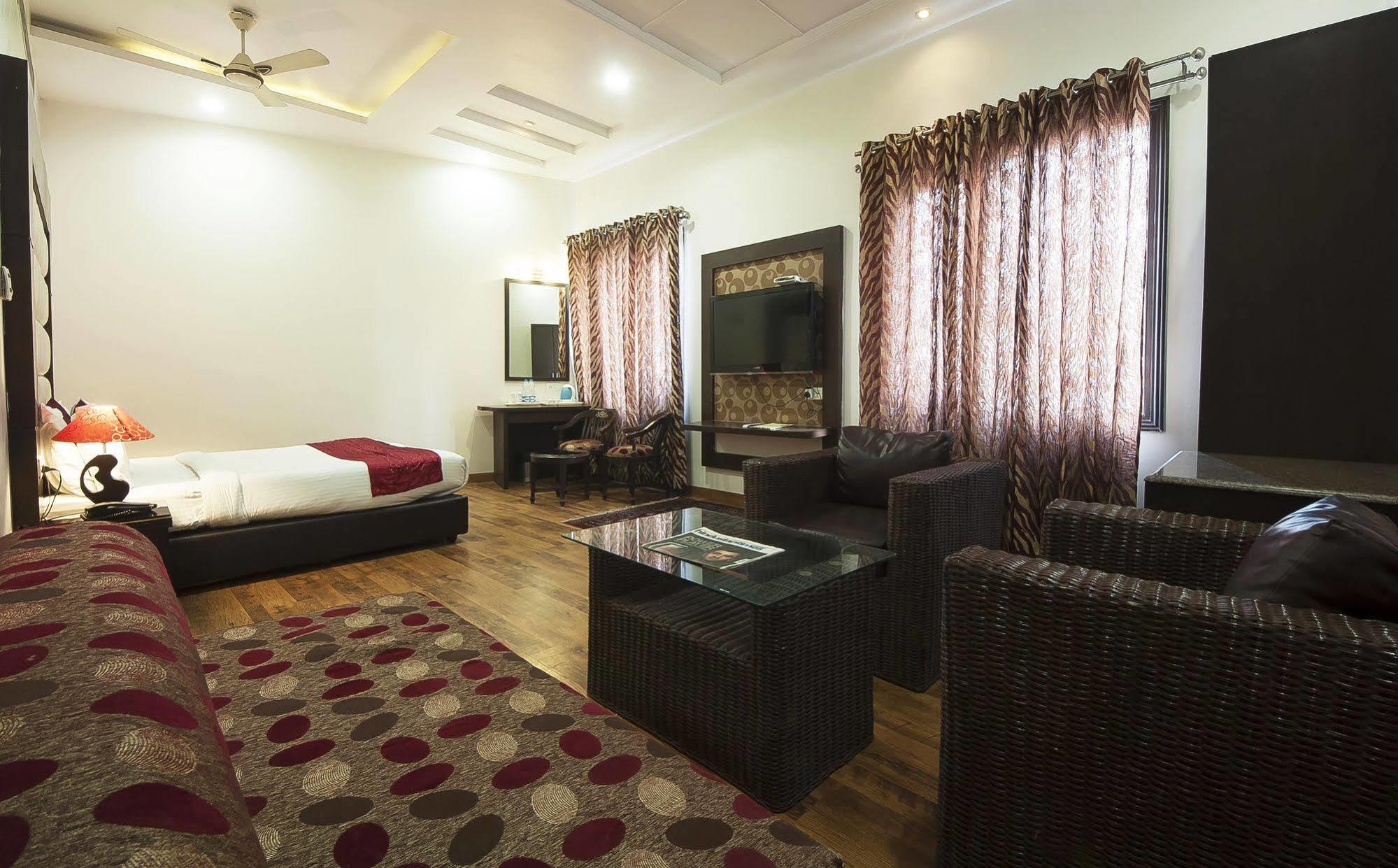 Hotel Prems Paradise อัมริตสา ภายนอก รูปภาพ